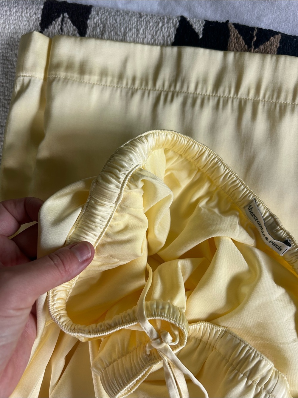 abercrombie & fitch gemma satin pull-on pants pastel butter yellow wide leg sz L - Picture 13 of 14